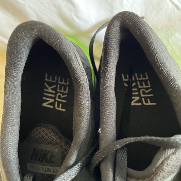 Excellent Condition 🌸 Nike Free Size 10 in Black and Green. - Picture 7 of 10